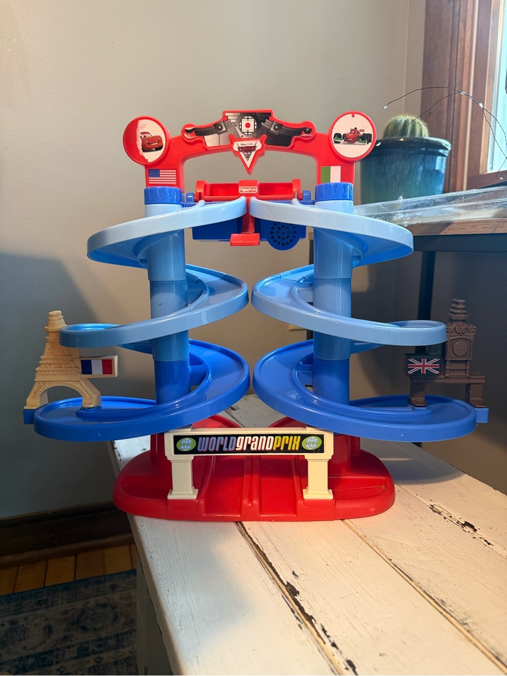 Fisher-Price Disney Cars 2 Spiral Speedway World Grand Prix Track Talking Works!